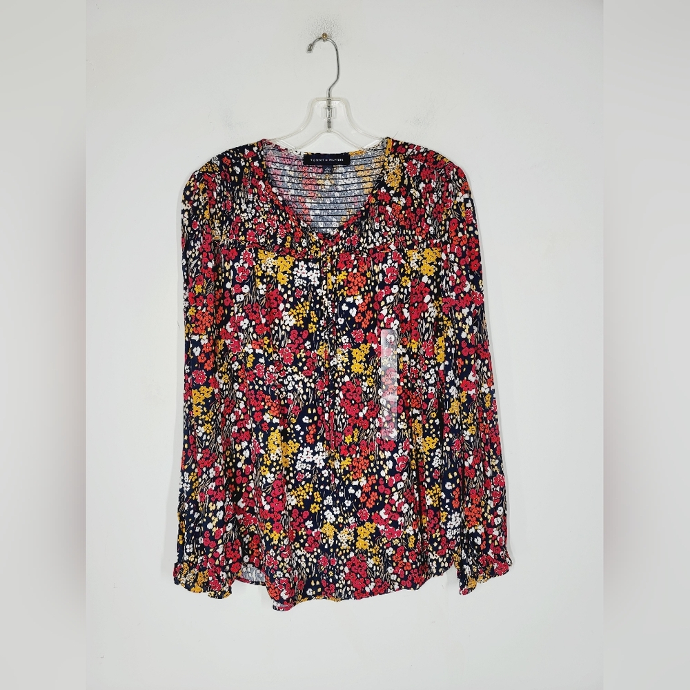 NWOT TOMMY HILFIGER FLORAL BLOUSE WITH SMOCKED NECKLINE, SIZE XL